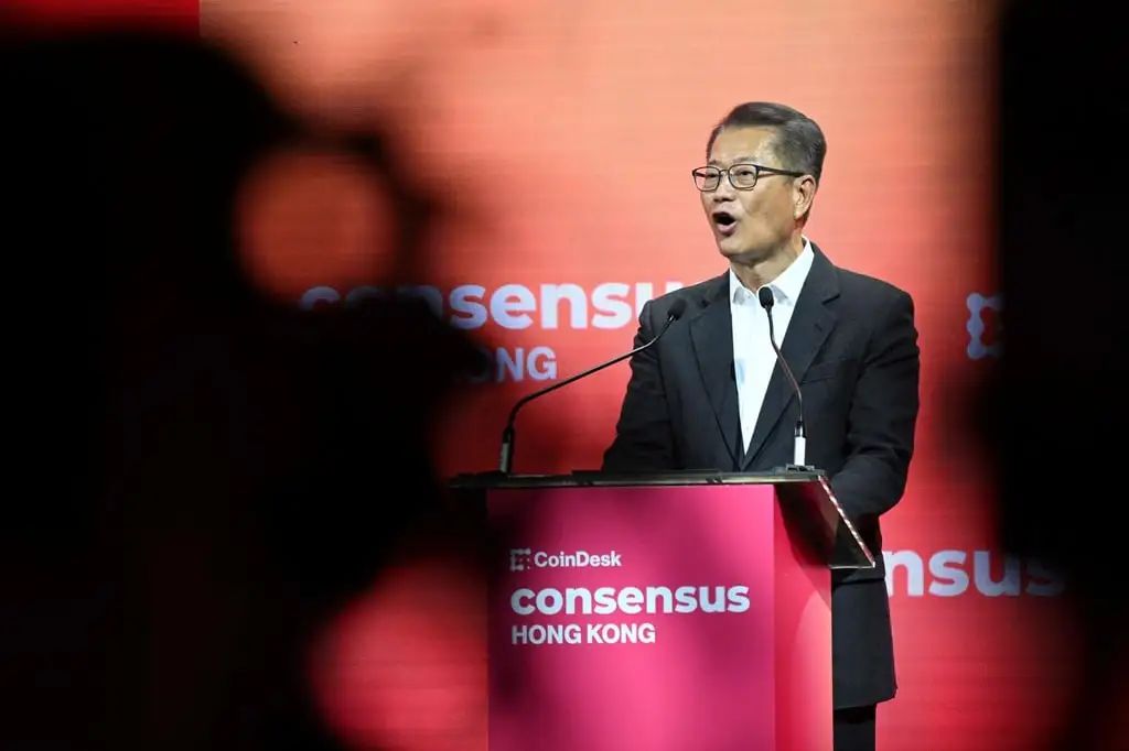 不确定性的悖论：加密货币在分裂世界中日益演变的对冲角色